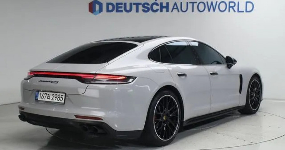Porsche Panamera 