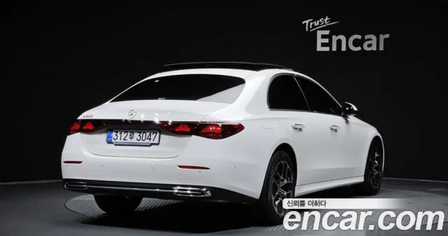 Mercedes-Benz E-Class 