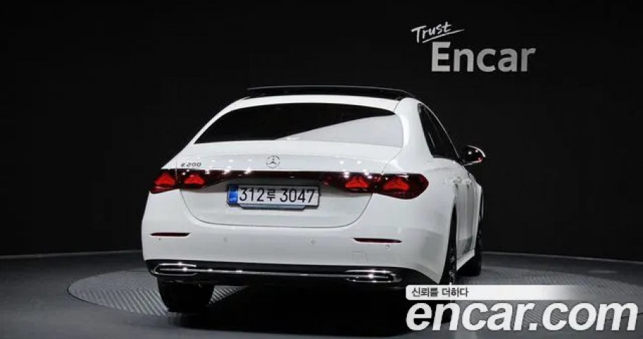 Mercedes-Benz E-Class 
