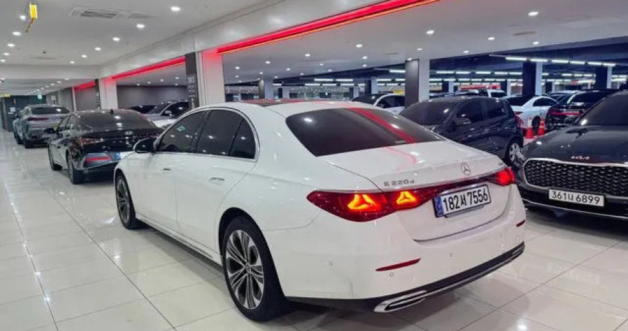 Mercedes-Benz E-Class 