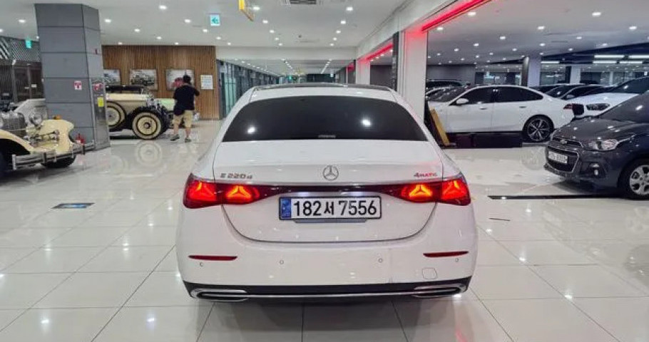 Mercedes-Benz E-Class 