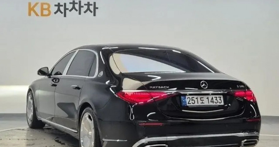 Mercedes-Benz S-Class 