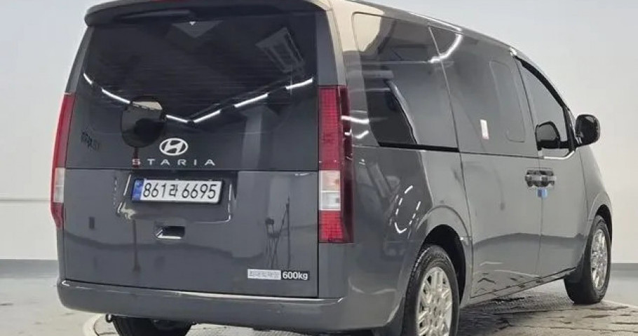 Hyundai Staria 