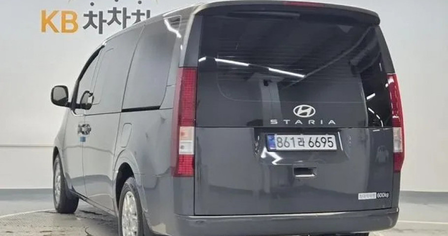 Hyundai Staria 