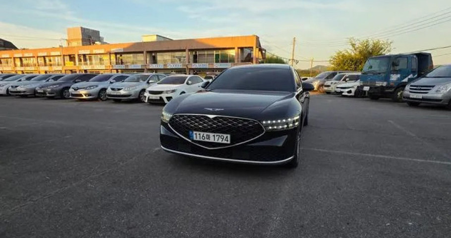 Genesis G90 