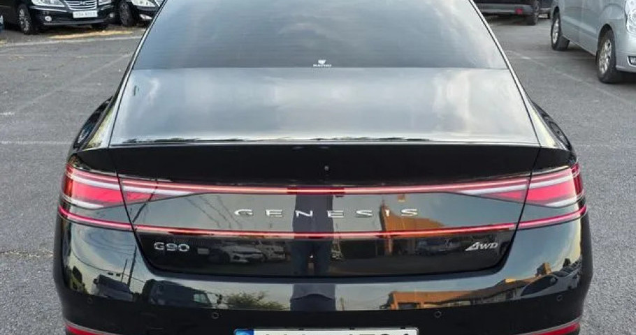 Genesis G90 
