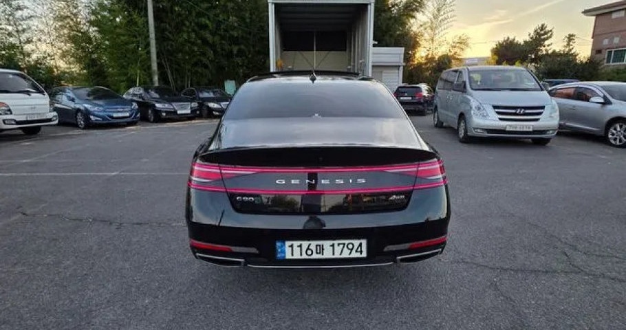 Genesis G90 