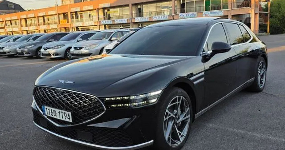 Genesis G90 