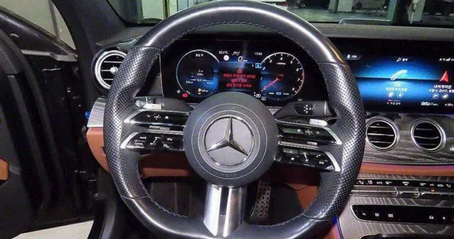 Mercedes-Benz E-Class 