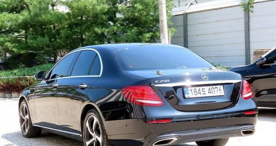 Mercedes-Benz E-Class 
