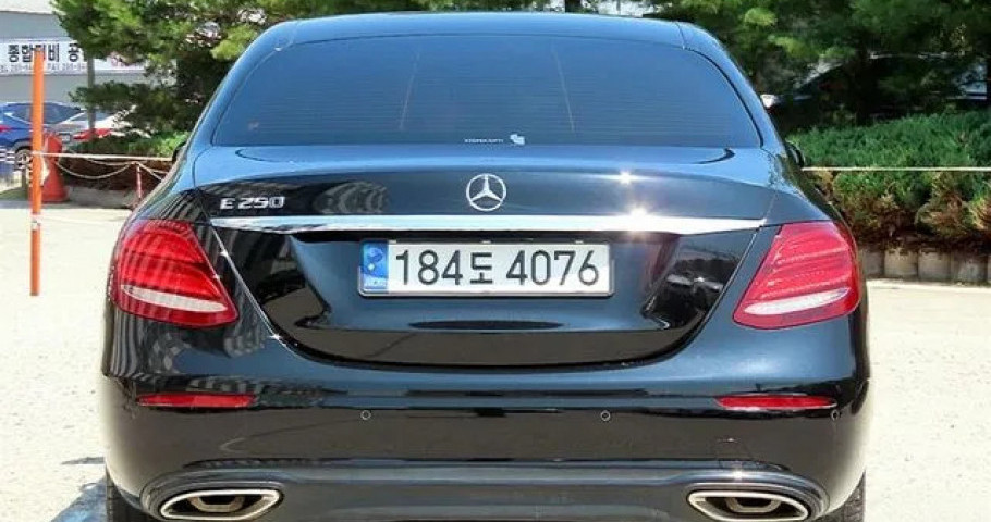 Mercedes-Benz E-Class 