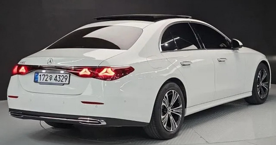 Mercedes-Benz E-Class 