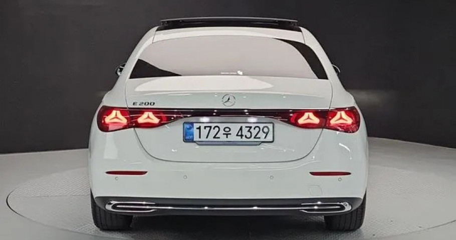 Mercedes-Benz E-Class 