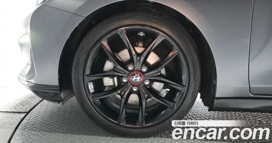 Hyundai Veloster 