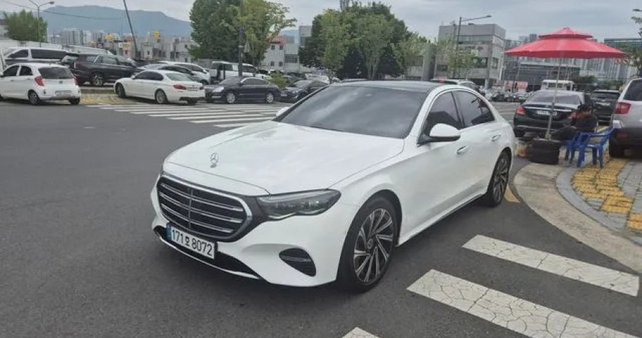 Mercedes-Benz E-Class 