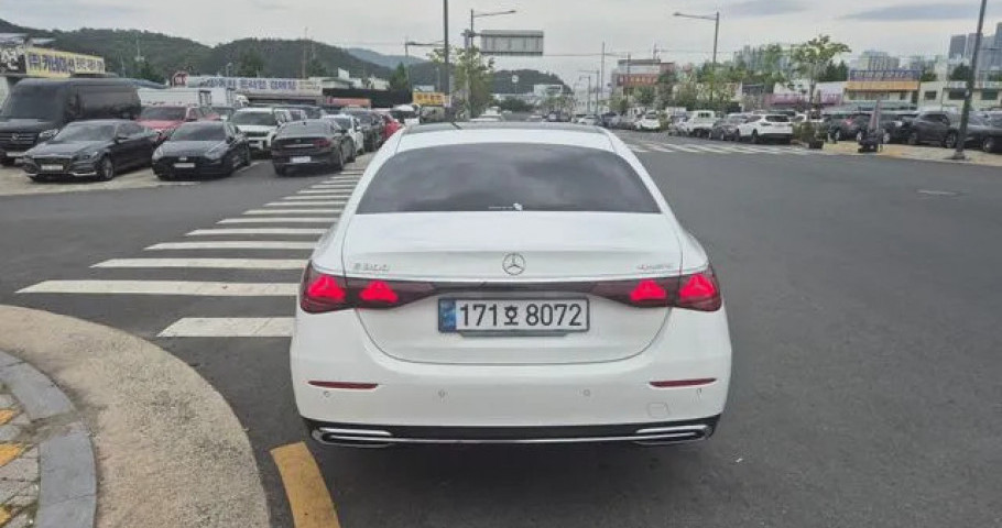 Mercedes-Benz E-Class 