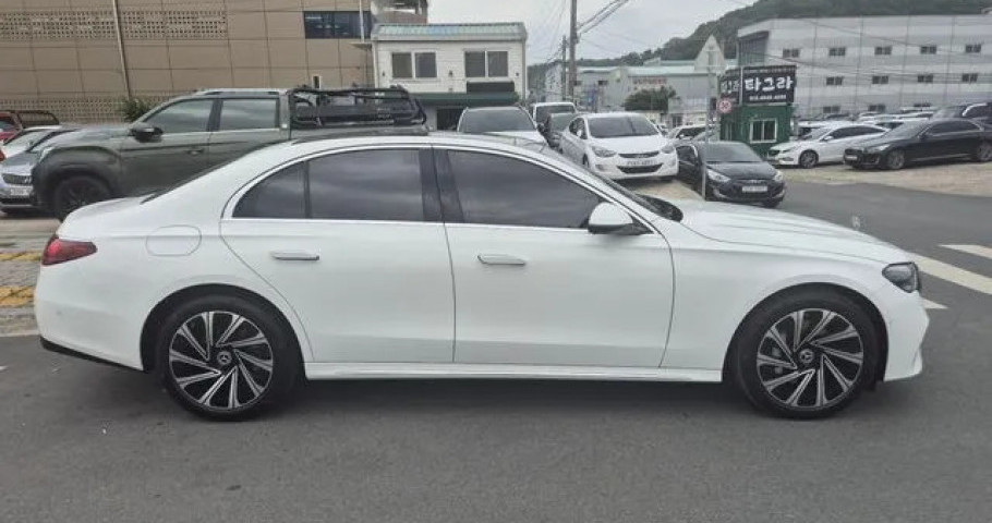 Mercedes-Benz E-Class 