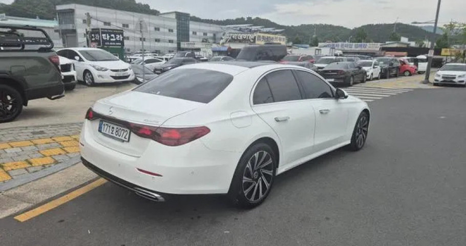 Mercedes-Benz E-Class 
