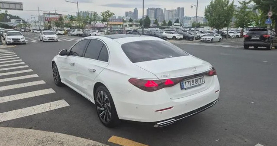 Mercedes-Benz E-Class 