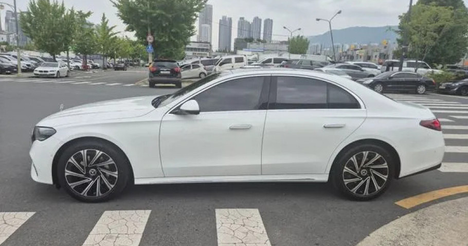 Mercedes-Benz E-Class 