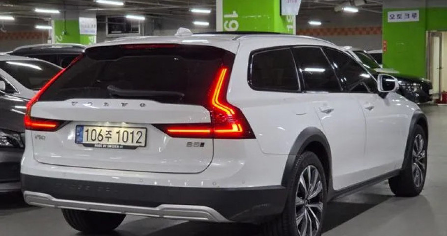 Volvo V90 