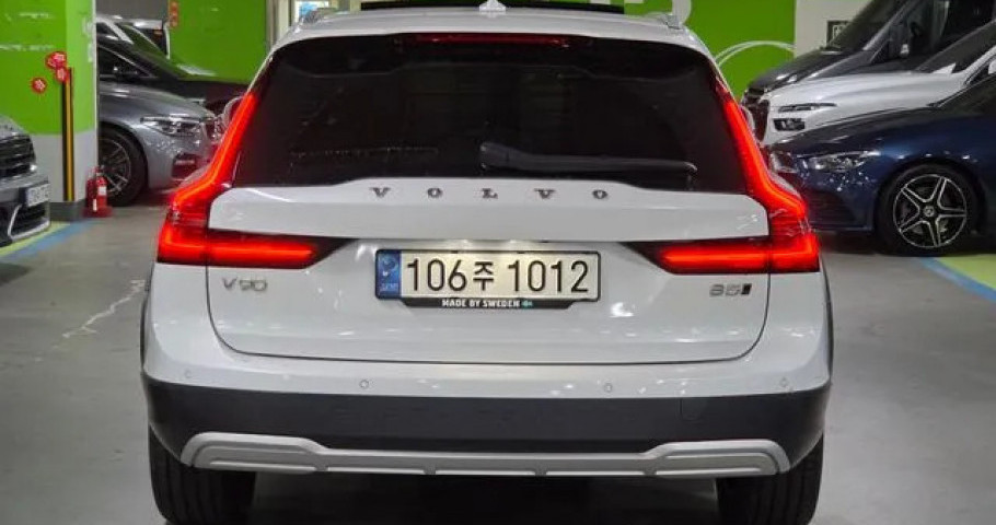 Volvo V90 
