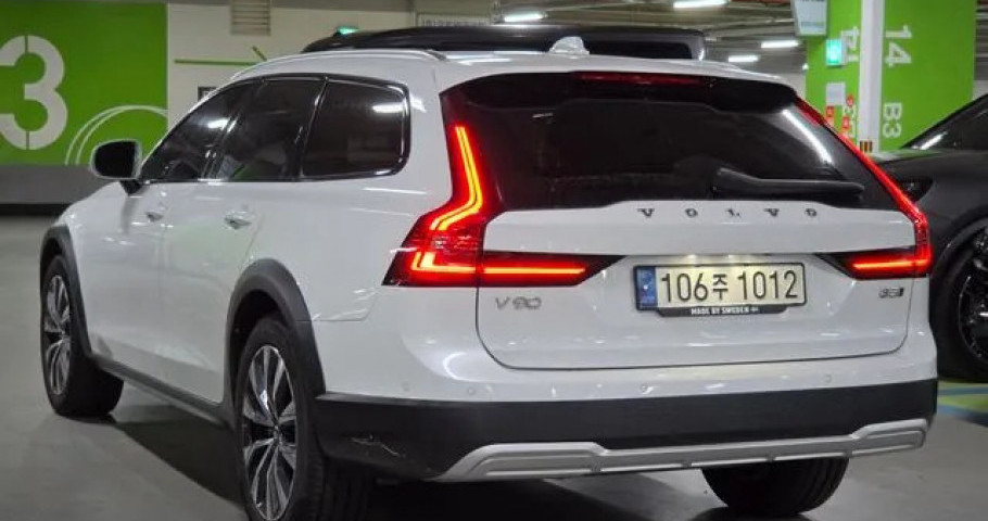 Volvo V90 