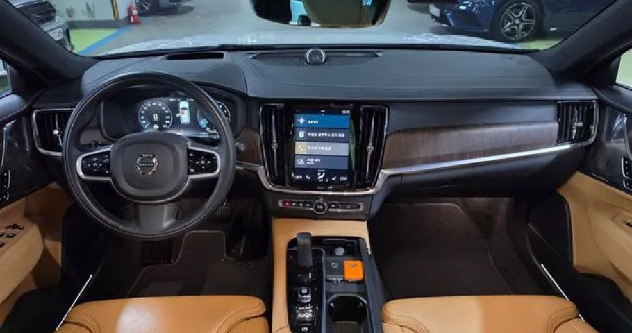 Volvo V90 