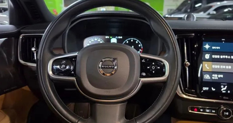 Volvo V90 