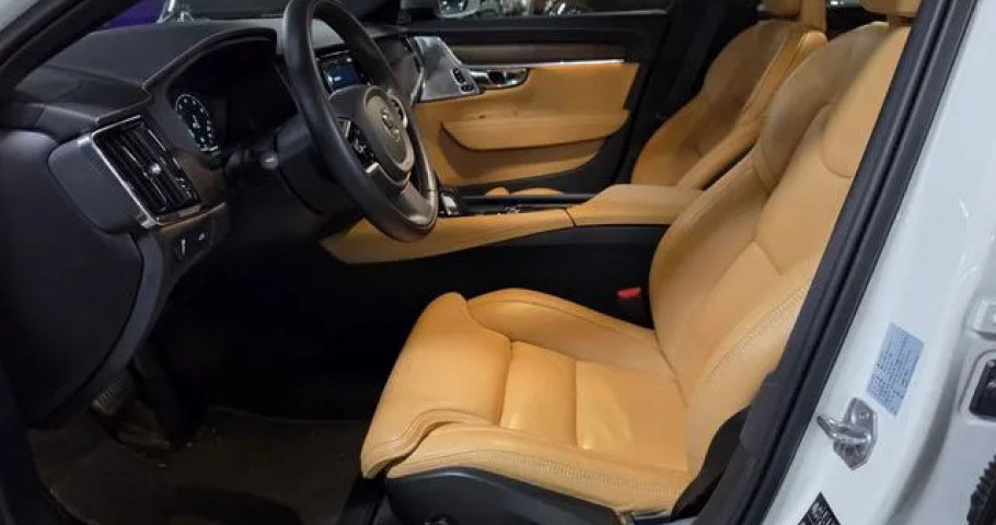 Volvo V90 