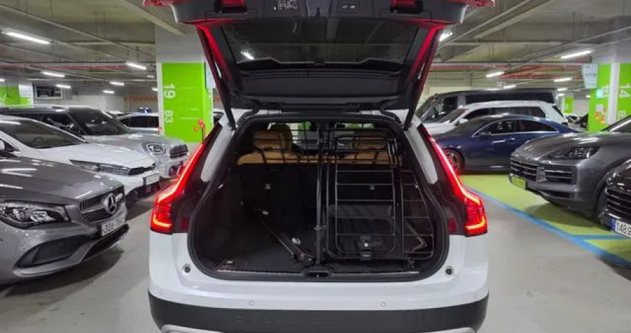 Volvo V90 