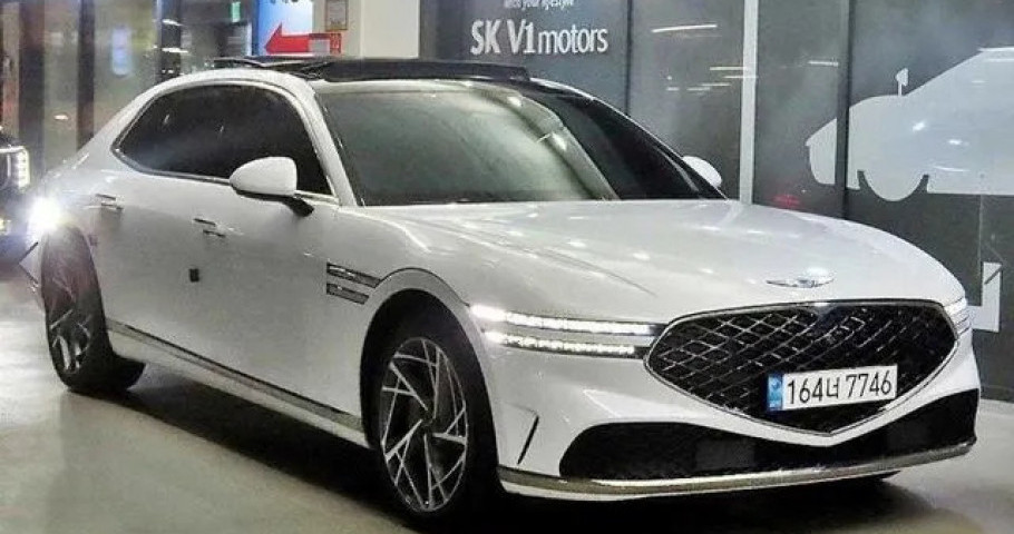 Genesis G90 
