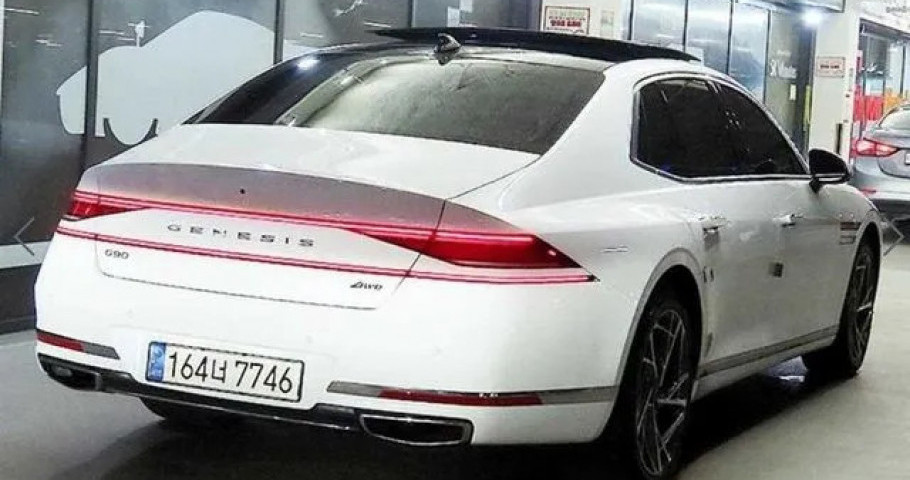 Genesis G90 