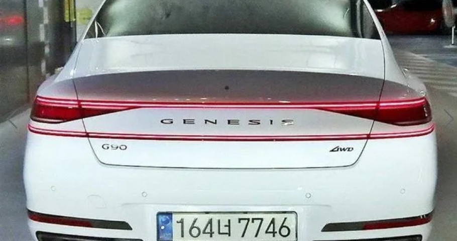 Genesis G90 