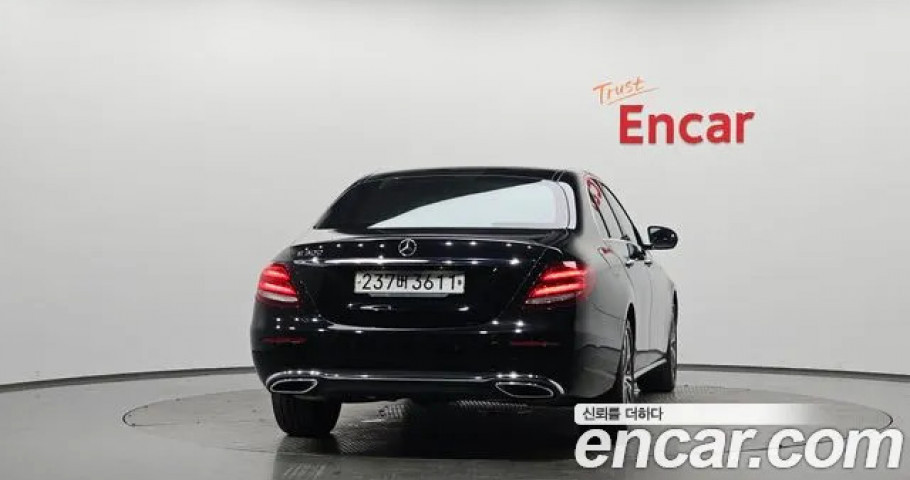 Mercedes-Benz E-Class 
