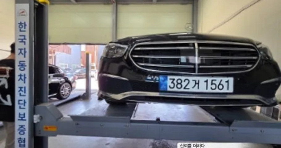 Mercedes-Benz E-Class 