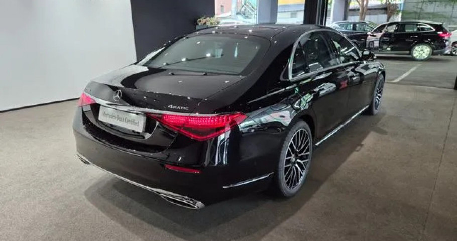 Mercedes-Benz S-Class 