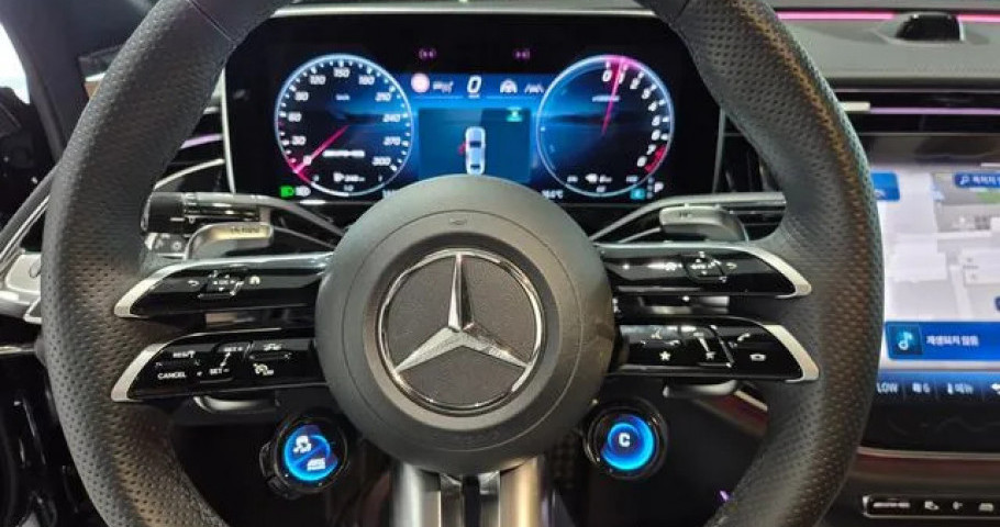 Mercedes-Benz E-Class 