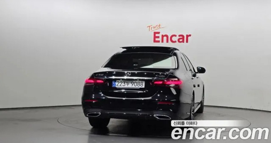 Mercedes-Benz E-Class 