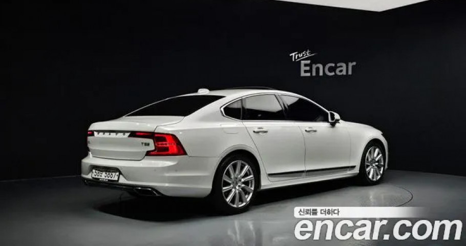 Volvo S90 
