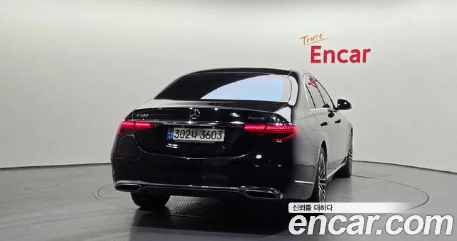 Mercedes-Benz S-Class 