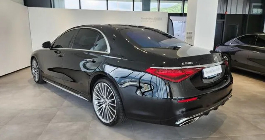 Mercedes-Benz S-Class 