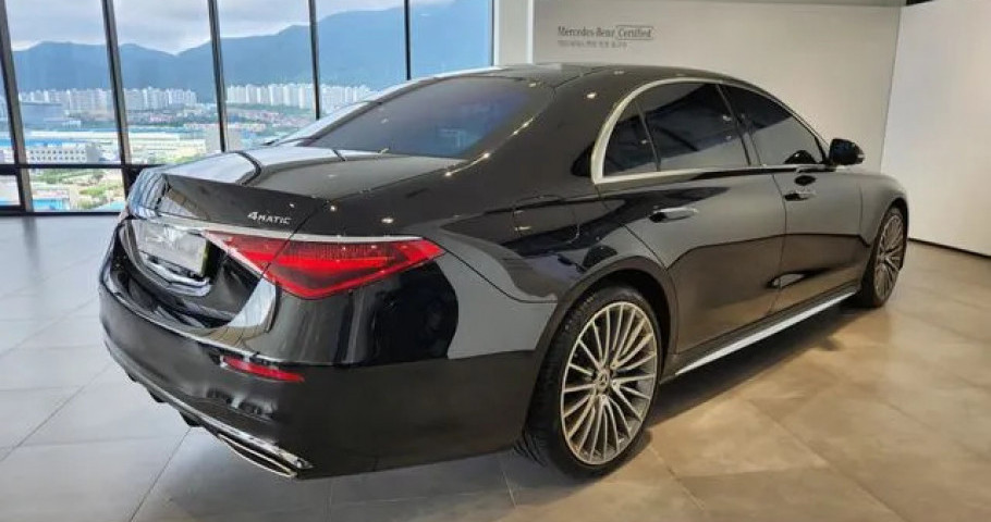 Mercedes-Benz S-Class 