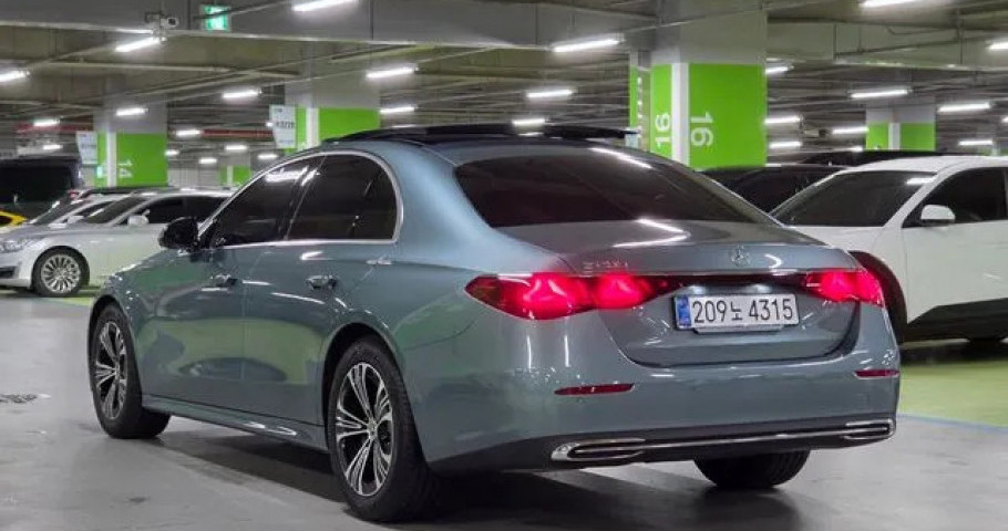 Mercedes-Benz E-Class 