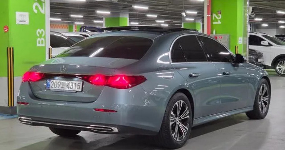 Mercedes-Benz E-Class 