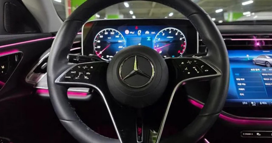 Mercedes-Benz E-Class 