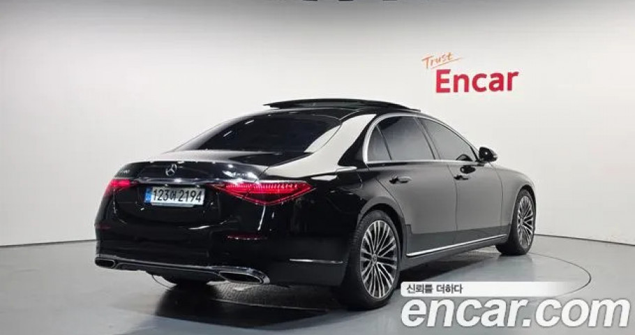 Mercedes-Benz S-Class 