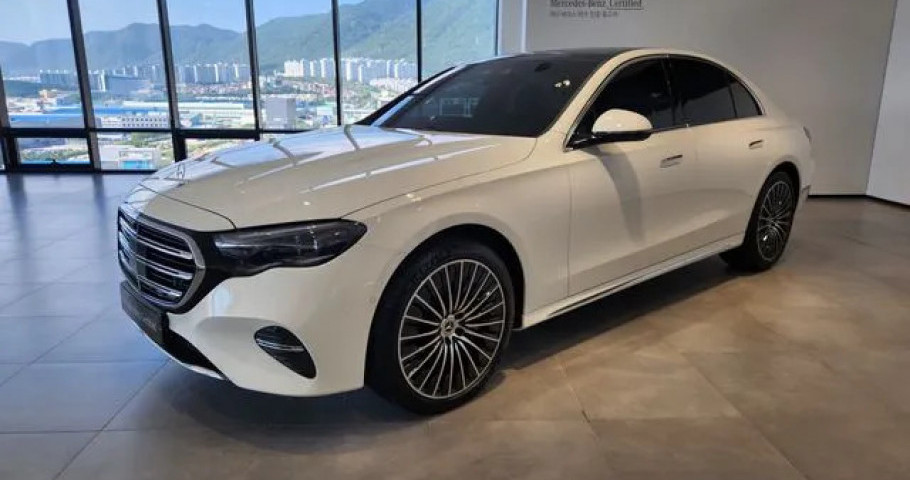 Mercedes-Benz E-Class 