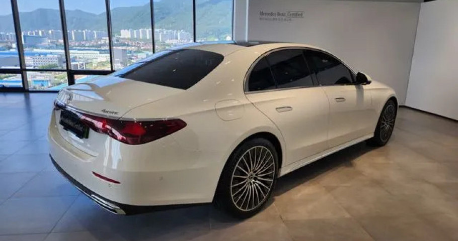 Mercedes-Benz E-Class 