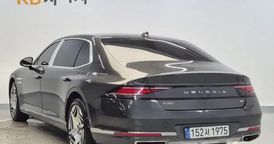 Genesis G90 